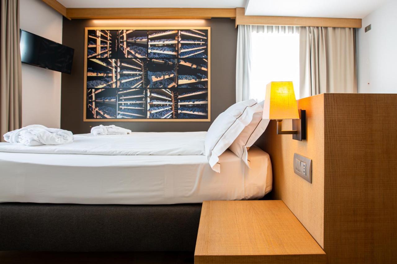 Wine Hotel Retici Balzi Poggiridenti Екстер'єр фото