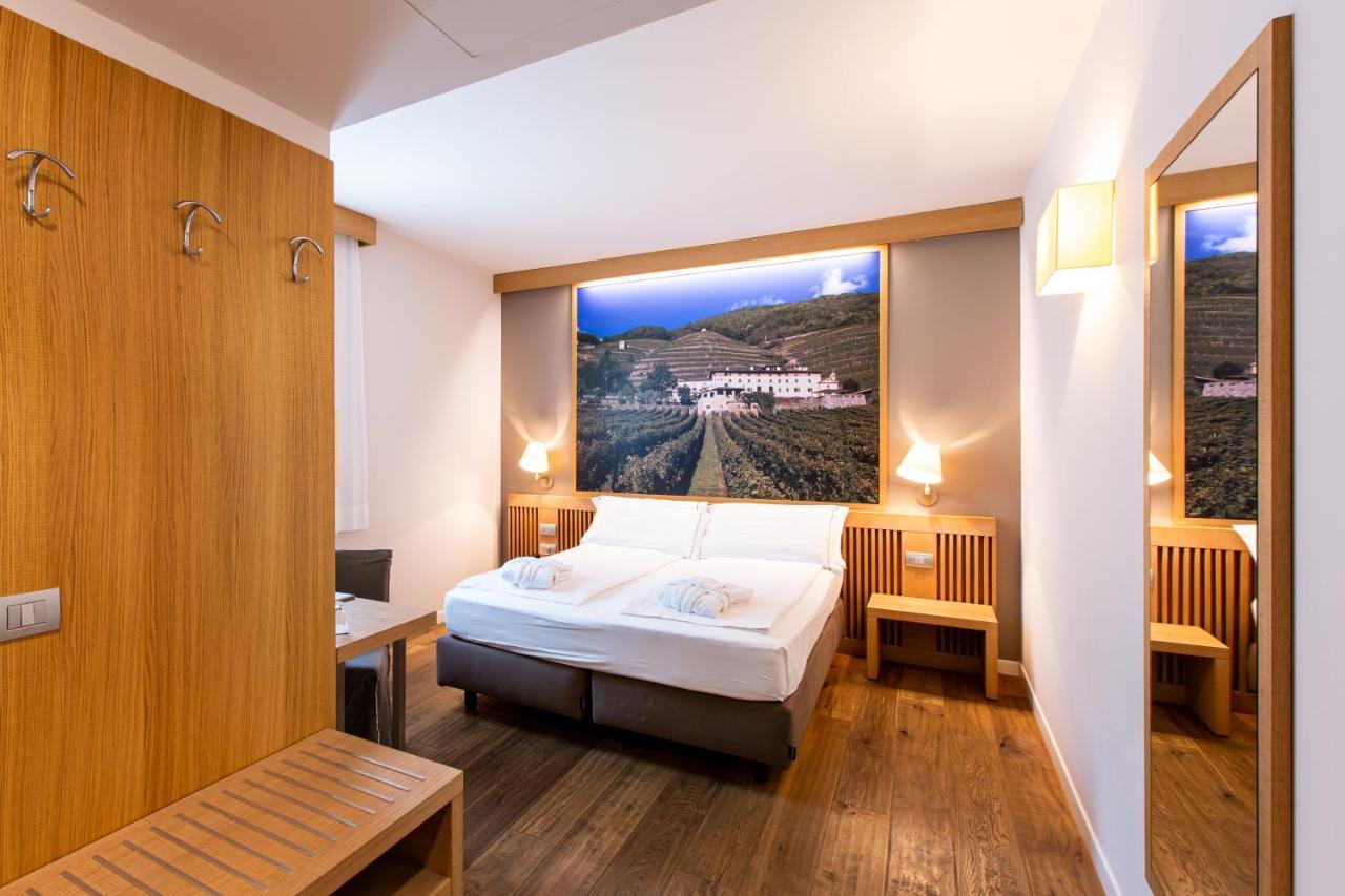 Wine Hotel Retici Balzi Poggiridenti Екстер'єр фото