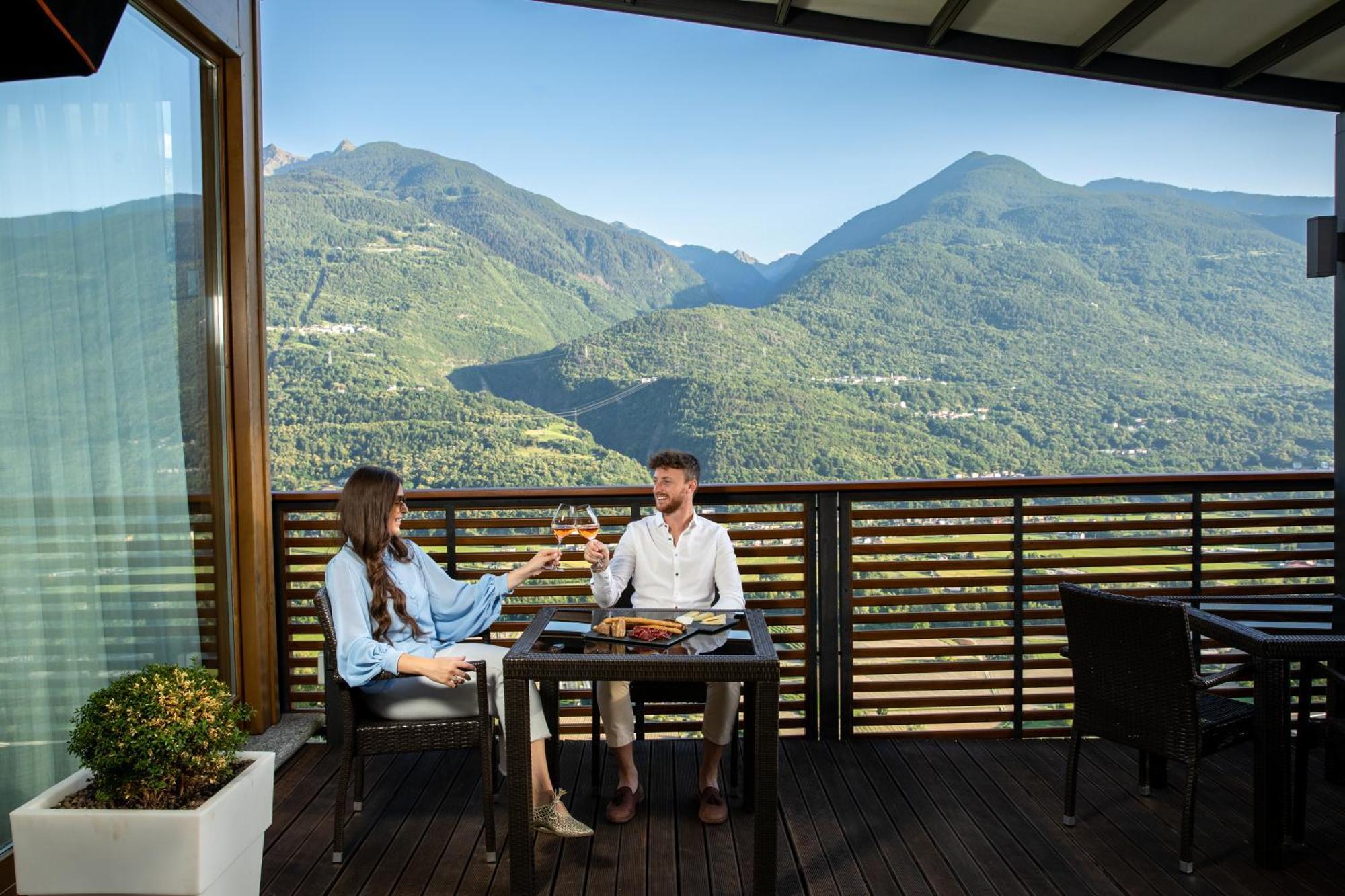 Wine Hotel Retici Balzi Poggiridenti Екстер'єр фото