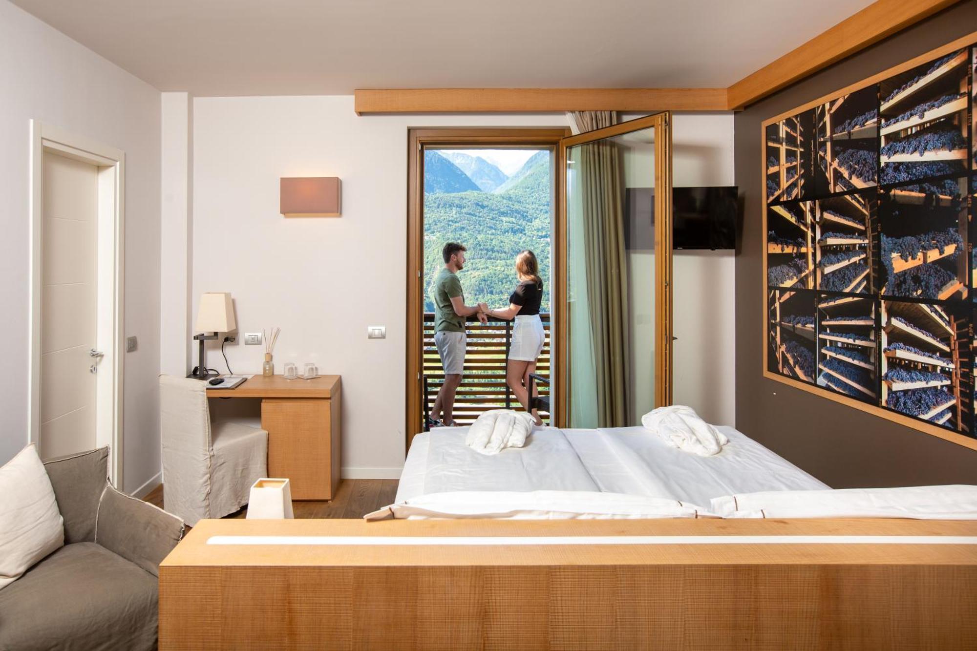 Wine Hotel Retici Balzi Poggiridenti Екстер'єр фото