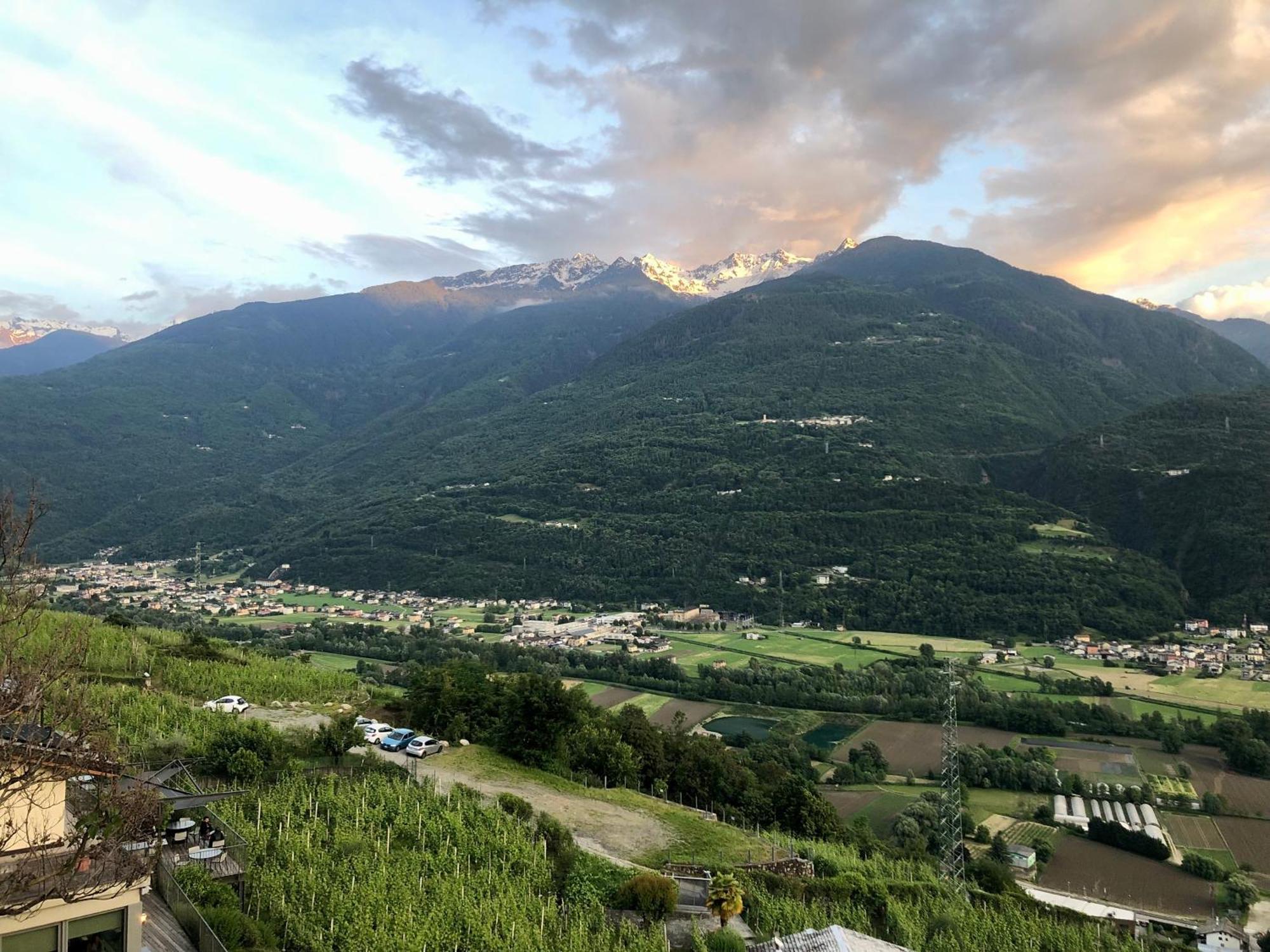 Wine Hotel Retici Balzi Poggiridenti Екстер'єр фото