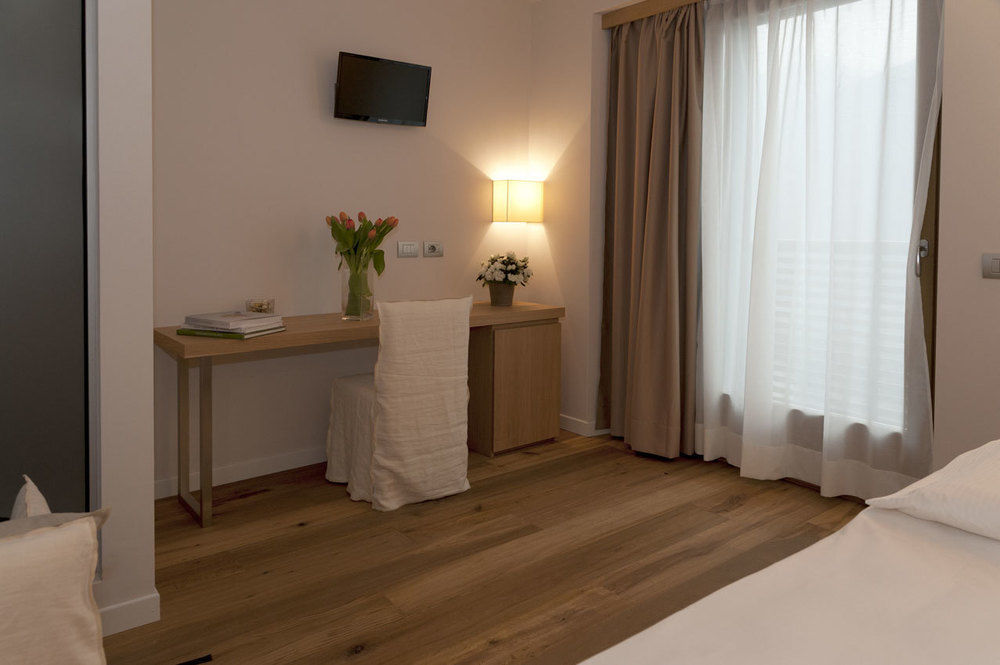 Wine Hotel Retici Balzi Poggiridenti Екстер'єр фото